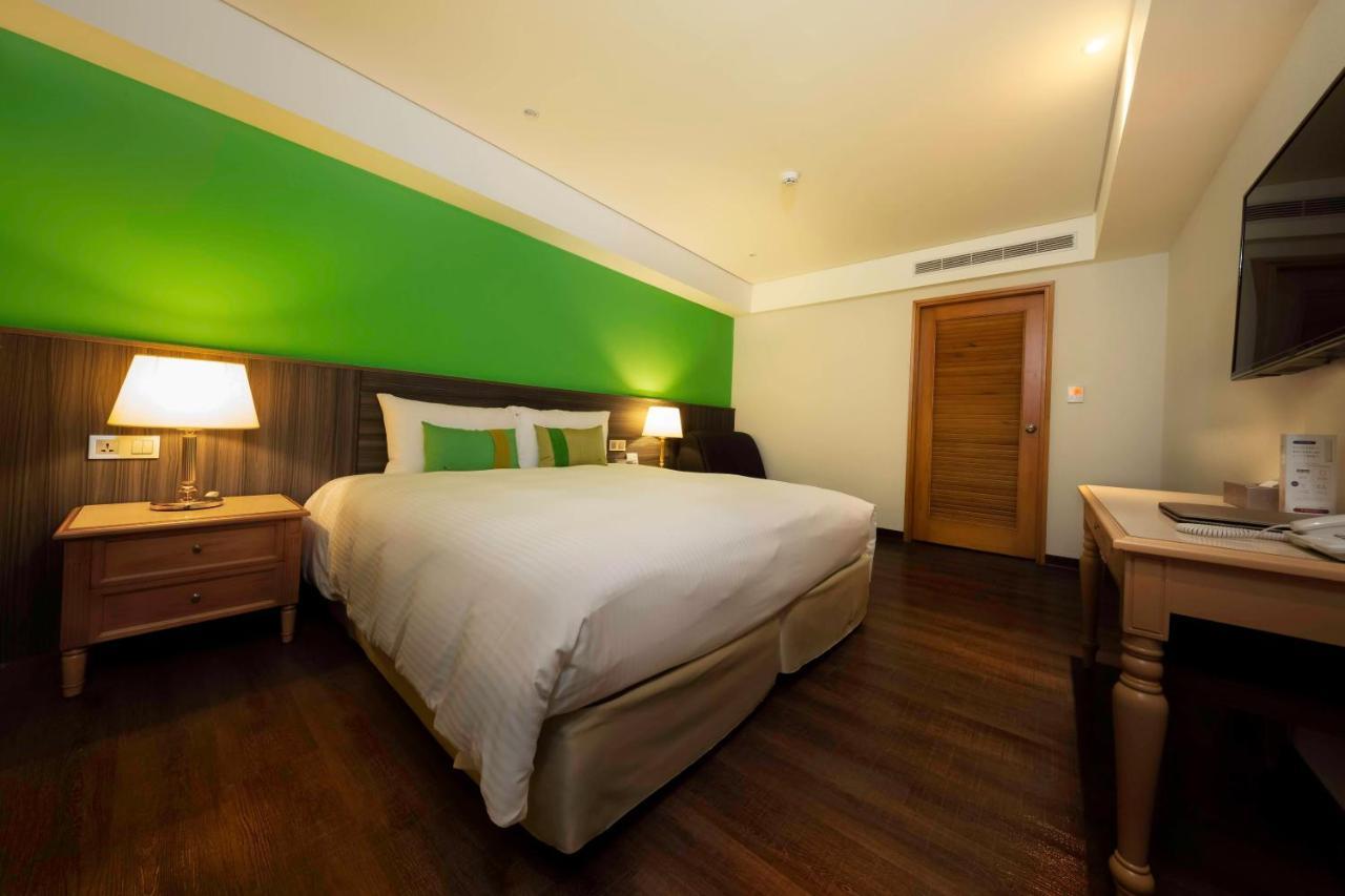 Green World Triple Beds Taipei Bagian luar foto